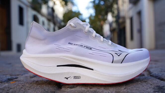 >Mizuno Wave Rebellion Pro 2