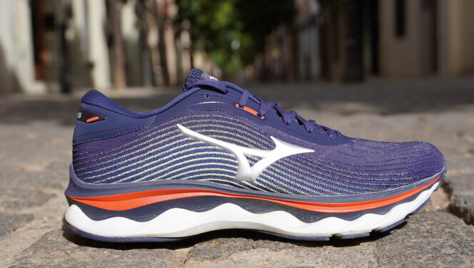 >Mizuno Wave Sky 5