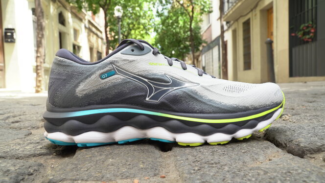 >Mizuno Wave Sky 7