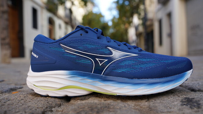 >Mizuno Wave Ultima 15