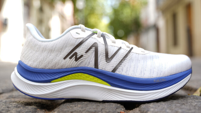 >New Balance FuelCell Propel v4