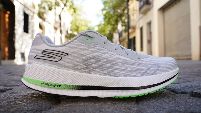 >Skechers GOrun Razor 4