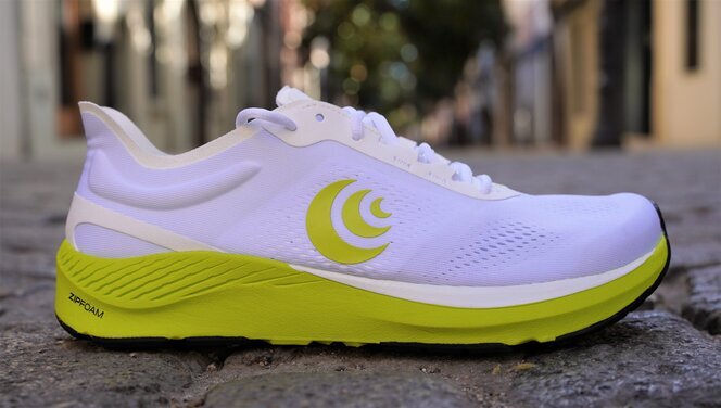 >Topo Athletic Cyclone