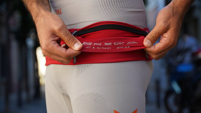 Wong Sport - Cinturón TRON PB portaobjetos, con complementos para  portabastones y portadorsales. ¿Quién lo necesitaba? 😏 Ya disponible en  www.wongsport.com __ Running belt that helps you to carry comfortably all  you