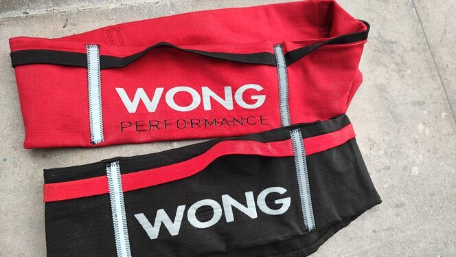 Wong Sport - Cinturón TRON PB portaobjetos, con complementos para  portabastones y portadorsales. ¿Quién lo necesitaba? 😏 Ya disponible en  www.wongsport.com __ Running belt that helps you to carry comfortably all  you